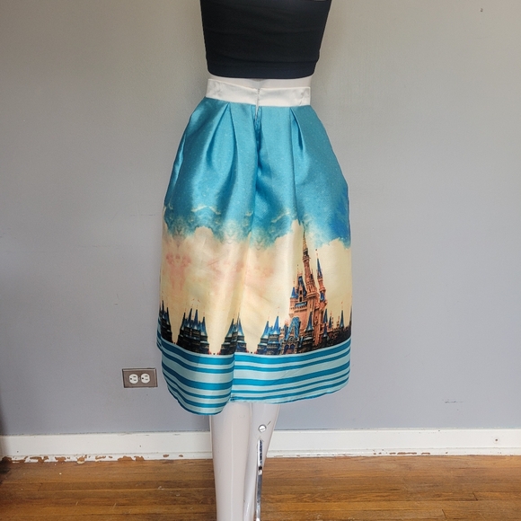 Sirelys Couture Castle Skirt, VGUC, Size M - Picture 3 of 7